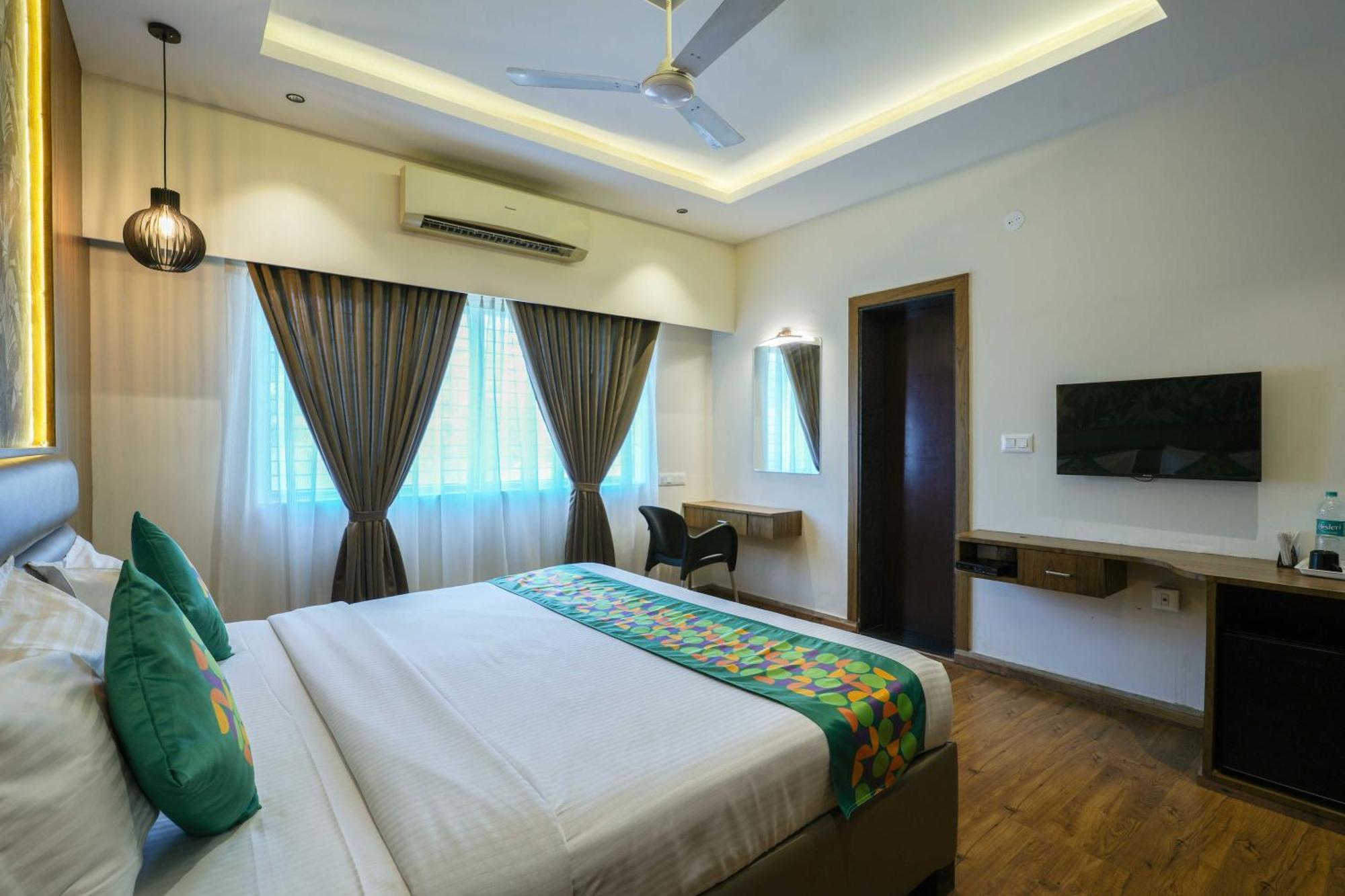 Treebo Pappilon Palace - Pvs Circle Mangaluru Zewnętrze zdjęcie